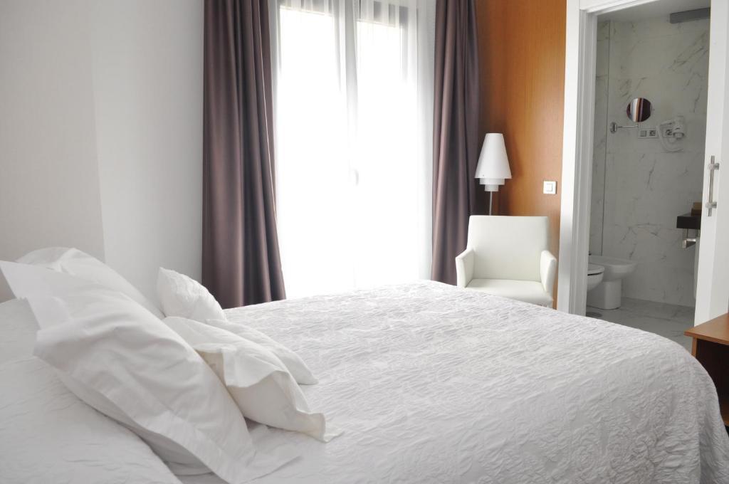 Toral Hotel ليون الغرفة الصورة