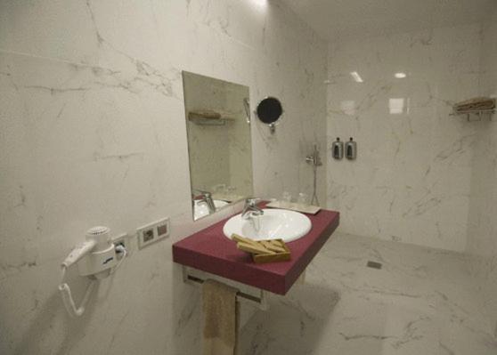 Toral Hotel ليون الغرفة الصورة